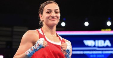 Turkish boxer Buse Naz Çakıroğlu poses for a photo after the 2025 World Boxing Championship match against Kazakhstan’s Alua Balkibekova, at the M&amp;S Bank Arena, Liverpool, U.K., Sept. 14, 2025. (IHA Photo) 