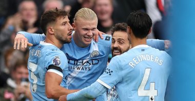 Manchester City&#039;s Erling Haaland (C) celebrates with his teammates after scoring during the English Premier League match against Manchester United, Manchester, U.K., Sept. 14, 2025. (EPA Photo)