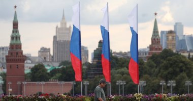 People walk outside the Kremlin on the Russian National Flag Day, Moscow, Russia, Aug. 22, 2025. (EPA Photo)