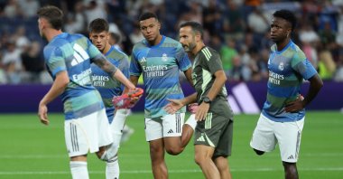 (From L-R) Real Madrid&#039;s Arda Güler, Kylian Mbappe, and Vinicius Junior warm up before the La Liga match against Mallorca at the Bernabeu Stadium, Madrid, Spain, Aug. 30, 2025. (AFP Photo)