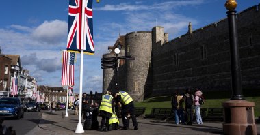 Thames Valley Police officers from their Specialist Search Unit carry out security searches in Windsor ahead of the state visit by US President Donald Trump, U.K., Sept. 12, 2025. (Reuters Photo)