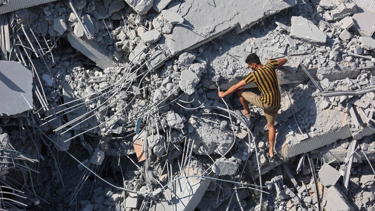 A Palestinian youth climbs the rubble of al-Ghafari tower after its destruction by Israeli airstrikes in Gaza City, northern Gaza Strip, Palestine, Sept. 15, 2025. (AFP Photo)