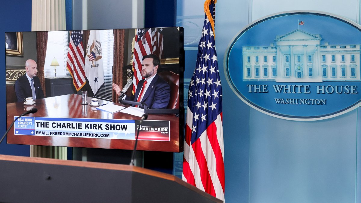 U.S. Vice President JD Vance and White House Deputy Chief of Staff Stephen Miller appear on video monitors in the press briefing room at the White House in Washington, D.C., U.S., Sept. 15, 2025. (Retuers Photo)