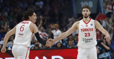 Türkiye&#039;s Cedi Osman (L) and Alperen Şengün react during the final of the FIBA EuroBasket 2025 against Germany, Riga, Latvia, Sept. 14, 2025. (EPA Photo)
