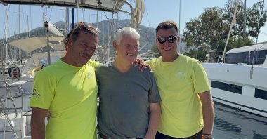 British sailor Nick Chapman (C) poses with two Turkish captains who saved his life, Marmaris, southwestern Türkiye, Sept. 17, 2025. (IHA Photo)
