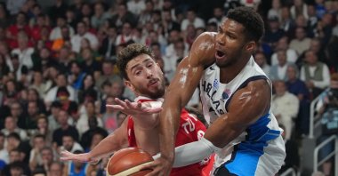 Türkiye&#039;s power forward Alperen Şengün (L) and Greece&#039;s Giannis Antetokounmpo vie for the ball during the FIBA EuroBasket 2025 semi-final basketball match, Riga, Latvia, Sept. 12, 2025. (AFP Photo)