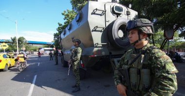 Colombian soldiers keep watch near the Simon Bolivar border bridge with Venezuela after President Gustavo Petro ordered a military reinforcement to combat organized crime, Aug. 29, 2025. (Reuters File Photo)