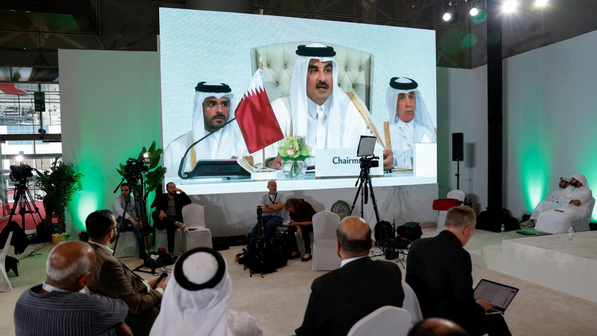 Journalists watch on a screen at the media center as Sheikh Tamim bin Hamad Al Thani, the emir of Qatar, speaks during the opening of the emergency Arab-Islamic summit, Doha, Qatar, Sept.15, 2025. (Reuters Photo)