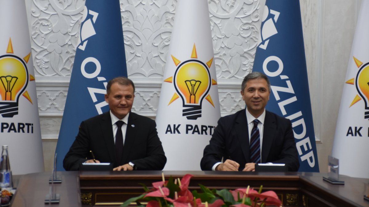 Ruling Justice and Development Party (AK Party) Deputy Chair for Foreign Affairs Zafer Sırakaya (R) and Uzbekistan’s Liberal Democratic Party leader Aktam Haitov sign a deal on institutional cooperation, Tashkent, Uzbekistan, Sept. 9, 2025. (AA Photo)