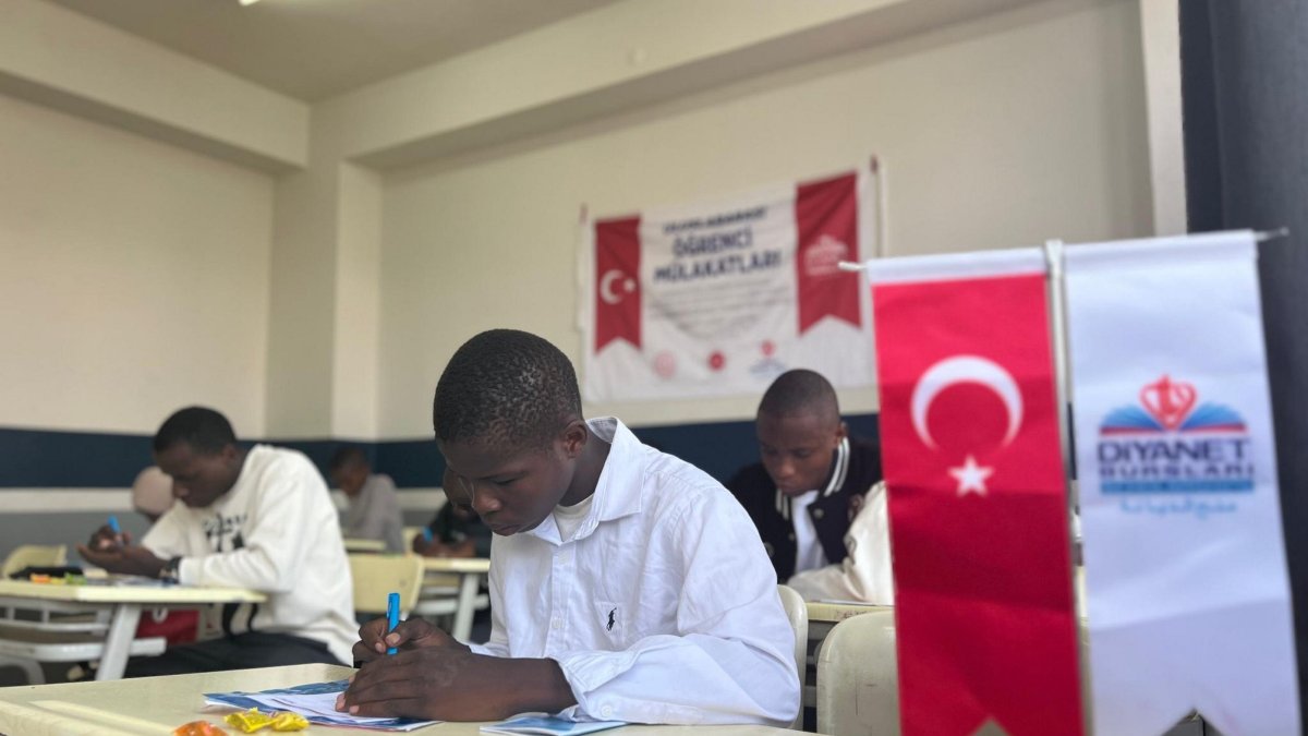 Türkiye Diyanet Foundation provides educational aid to thousands