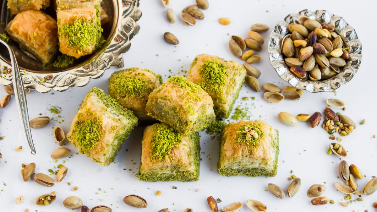Türkiye’s baklava makers call for regulation as pistachio prices triple