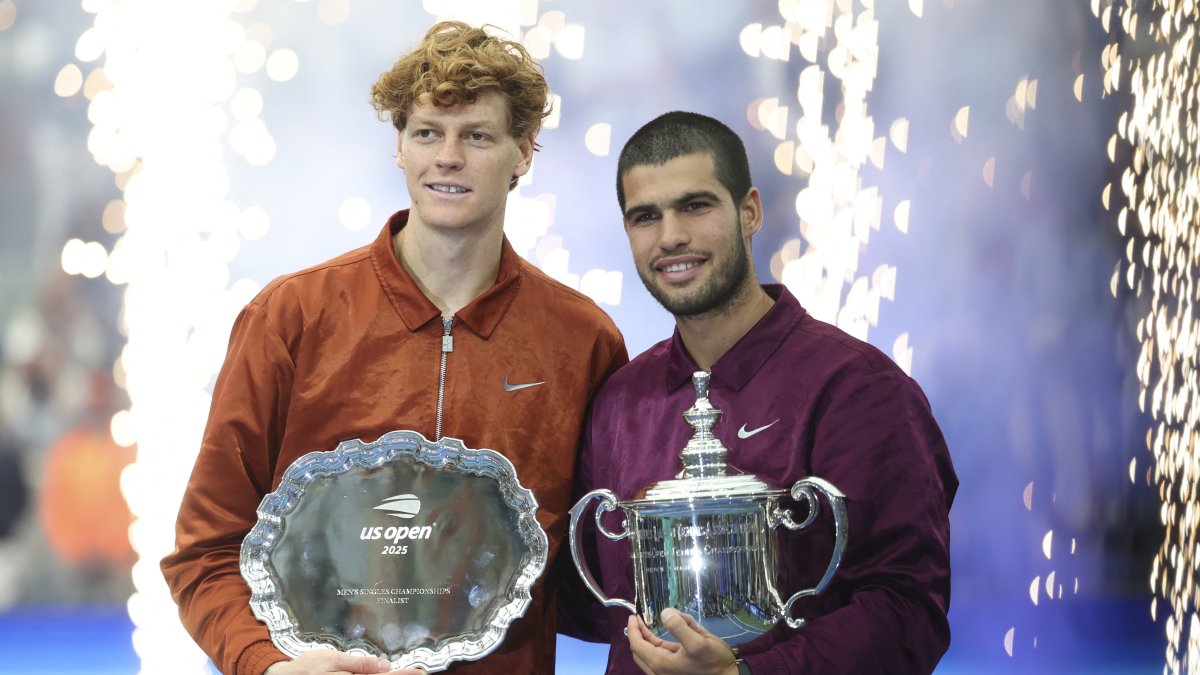 Spain&#039;s Carlos Alcaraz (R) and Italy&#039;s Jannik Sinner pose with their trophies after the final of men&#039;s singles at Billie Jean King National Tennis Center, New York, U.S., Sept. 7, 2025. (Reuters Photo)