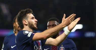 Paris Saint-Germain&#039;s Khvicha Kvaratskhelia (L) celebrates with Nuno Mendes (R) and Bradley Barcola after scoring during the UEFA Champions League match against Atalanta, Parc des Princes, Paris, France, Sept. 17, 2025. (Reuters Photo)