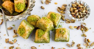 An expert emphasized that the price spike in pistachios not only affected baklava producers but also other sectors, including Turkish delight, halva, chocolate and ice cream producers. (Shutterstock Photo)