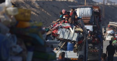 War-displaced Palestinians move along the Gaza coast amid Israeli military operations in Gaza City, northern Gaza, Palestine, Sept. 18, 2025. (AA Photo)