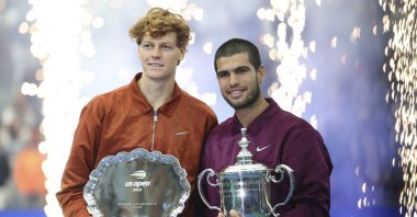Spain&#039;s Carlos Alcaraz (R) and Italy&#039;s Jannik Sinner pose with their trophies after the final of men&#039;s singles at Billie Jean King National Tennis Center, New York, U.S., Sept. 7, 2025. (Reuters Photo)