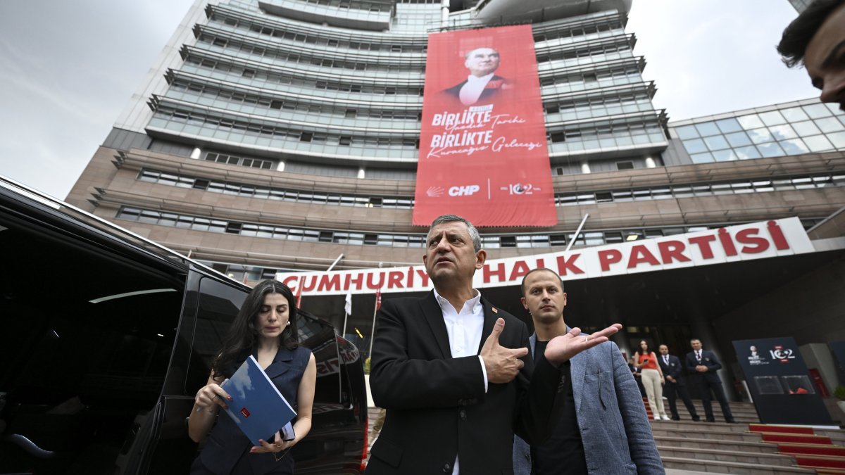 Republican People’s Party (CHP) Chair Özgür Özel (C) speaks to reporters outside the party’s headquarters, Ankara, Türkiye, Sept. 6, 2025. (AA Photo)