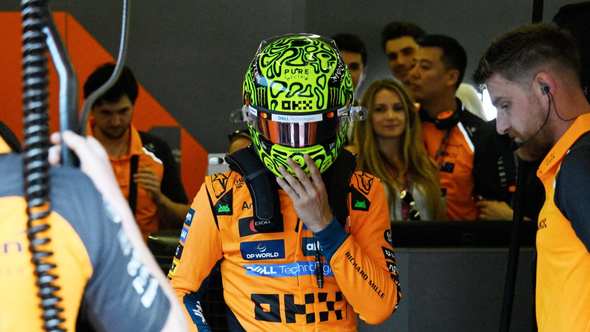 McLaren&#039;s British driver Lando Norris walks in his box in the pits during a practice session of the Formula One Azerbaijan Grand Prix at the Baku City Circuit, Baku, Azerbaijan, Sept. 19, 2025. (AFP Photo)