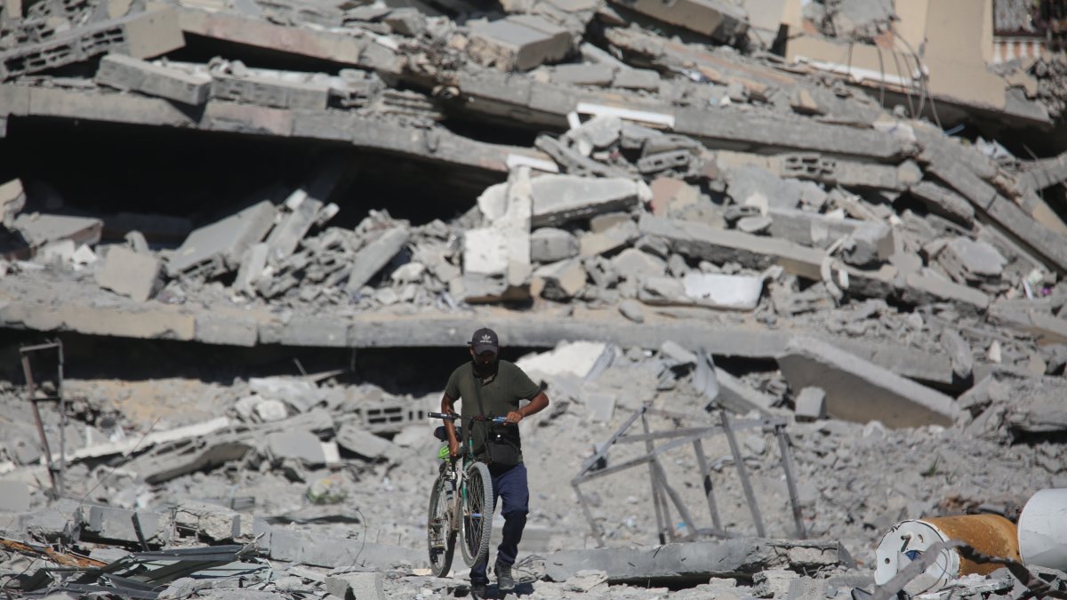 Destroyed buildings line the streets of Khan Yunis as displaced Palestinians set up tents and seek shelter following brutal Israeli attacks, Gaza, Palestine, Sept. 13, 2025. (AA Photo)