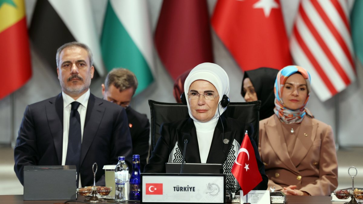 First Lady Emine Erdoğan attends a summit on Palestine in Istanbul, Nov. 15, 2025. (AA File Photo)
