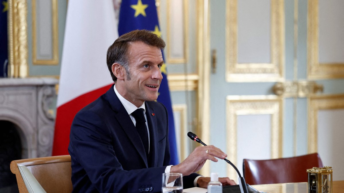 France&#039;s President Emmanuel Macron reacts as he attends a video conference with several European and Arab partners regarding the situation in the Middle East, at the Elysee presidential Palace in Paris, on Sept. 15, 2025. (AFP Photo)
