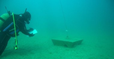 Divers and crane vessels install artificial reef blocks to create new shelters for octopuses, Izmir, Türkiye, Sept. 19, 2025. (DHA Photo)