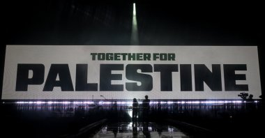 Sama’ Abdulhadi and Jamie XX perform B2B onstage during a concert at Wembley Arena, London, U.K., Sept. 17, 2025. (Getty Images)