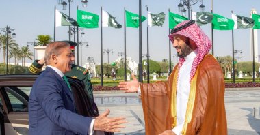 Saudi Crown Prince Mohammed bin Salman (R) and Pakistan&#039;s Prime Minister Shehbaz Sharif meet in Riyadh, Saudi Arabia, Sept. 17, 2025. (Reuters Photo)