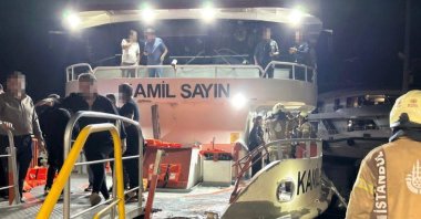 Passengers exit the ferry after a collision on the Bosporus, Istanbul, Sept. 19, 2025. (DHA Photo)
