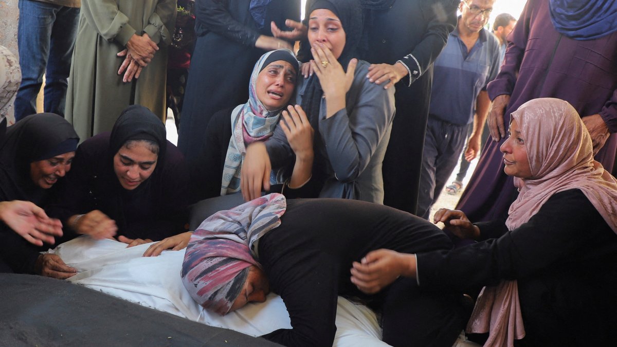 Mourners react as a relative embraces body bags during the funeral for members of the Abu Amsha family, killed in an Israeli strike in Gaza City, Gaza, Palestine, Sept. 21, 2025. (Reuters Photo)