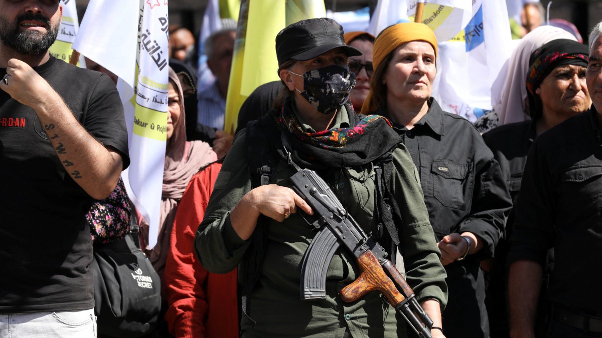 A YPG terrorist carries a weapon during a pro-YPG rally, Qamishli, Syria, Sept. 17, 2025. (Reuters Photo)