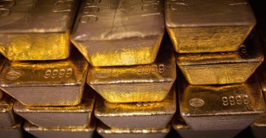 Twenty-four karat gold bars are seen at the West Point Mint facility, West Point, New York, U.S., June 5, 2013. (Reuters File Photo)