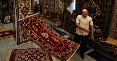 A vendor displays traditional Bergama carpets at a shop in Izmir, western Türkiye, Sept. 21, 2025. (AA Photo)