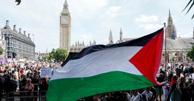 A Palestinian flag flutters as demonstrators attend a rally in London, U.K., Sept. 6, 2025. (Reuters Photo)