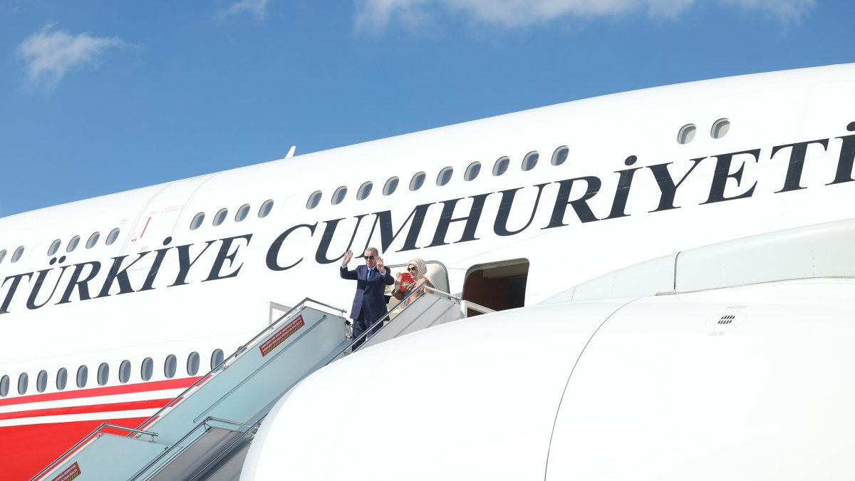 President Recep Tayyip Erdoğan and first lady Emine Erdoğan are seen departing for the U.S., Türkiye, Sept. 21, 2025 (AA Photo)