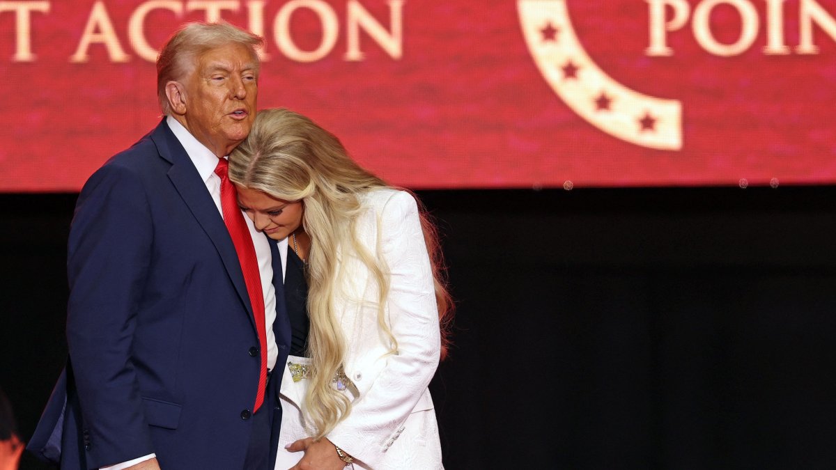 US President Donald Trump greets Erika Kirk, Charlie Kirk&#039;s widow, during the public memorial service for right-wing activist Charlie Kirk at State Farm Stadium in Glendale, Arizona, Sept. 21, 2025. (AFP Photo)