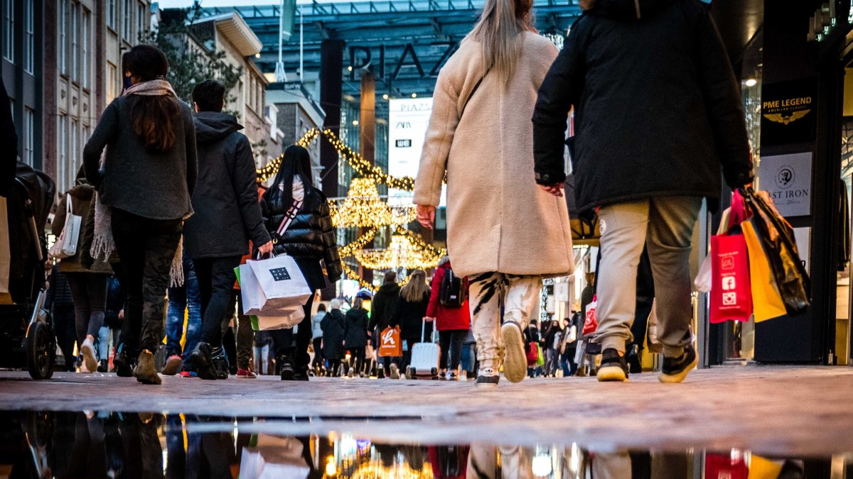 People do shopping ahead of Christmas holidays in the center of Eindhoven, the Netherlands, Dec. 14, 2020. (EPA Photo)