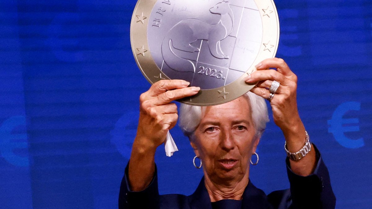 President of European Central Bank Christine Lagarde poses with a model of a euro coin after a signing ceremony on the adoption of the euro by Croatia in Brussels, Belgium, July 12, 2022. (Reuters Photo)