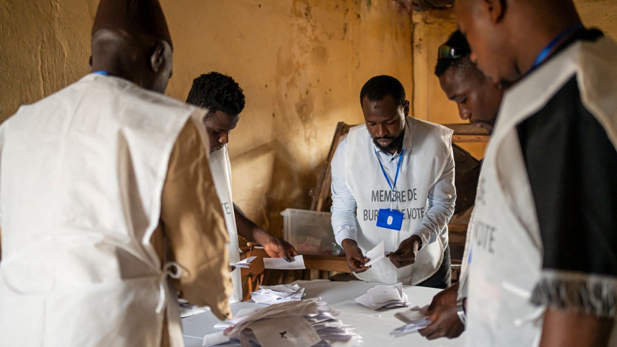 Guinean election officials count ballots at the Amie School polling station in Conakry, Guinea, Sept. 21, 2025. (AFP Photo)