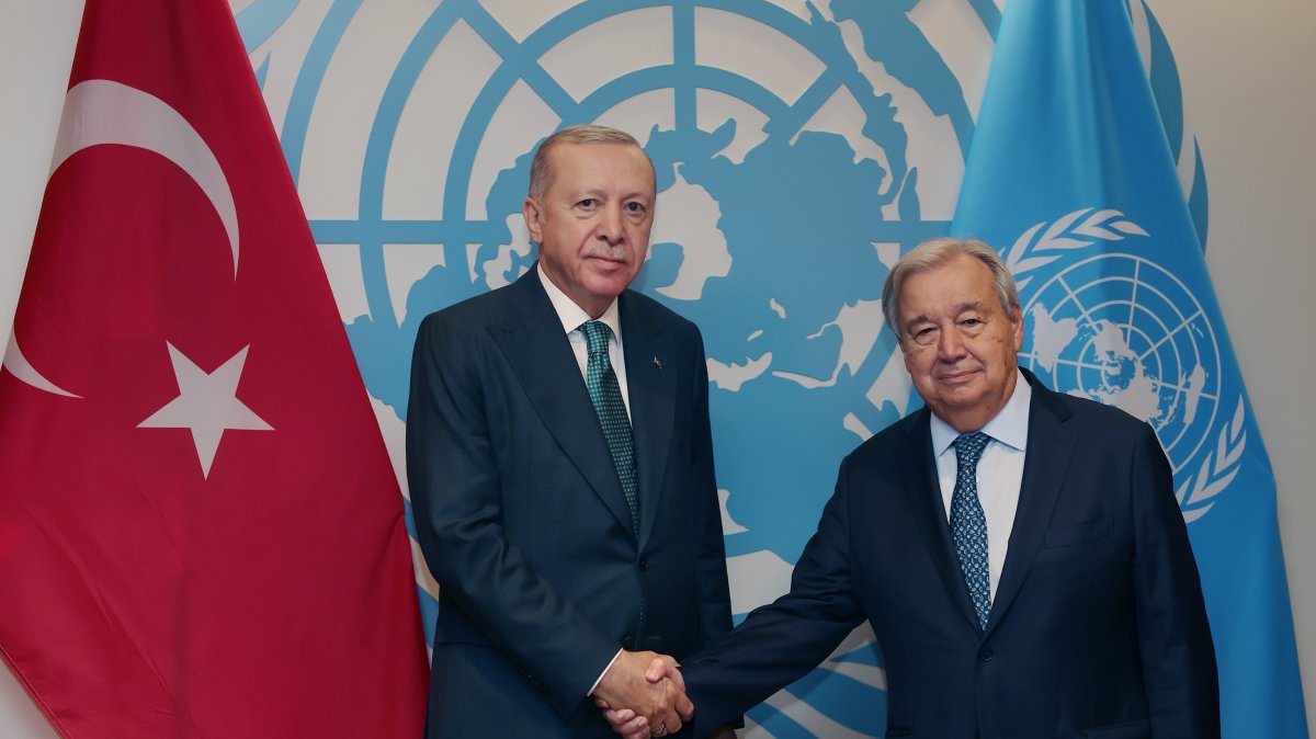 Recep Tayyip Erdoğan shakes hands with UN Secretary-General Antonio Guterres, New York, Sept. 23, 2025.