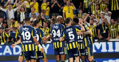 Fenerbahçe players celebrate during the Süper Lig match against Alanyaspor at the Chobani Stadium, Istanbul, Sept. 17, 2025. (IHA Photo)