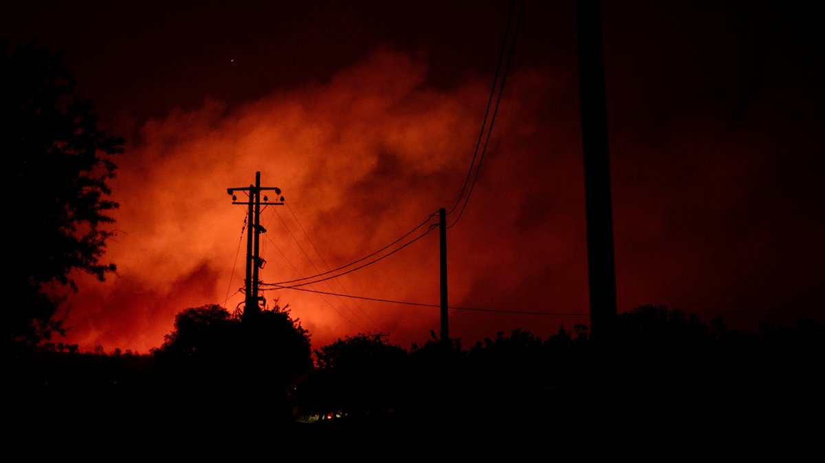 Smoke rises as a wildfire burns in the village of Varnavas, near Athens, Greece, Aug. 11, 2024. (Reuters Photo)