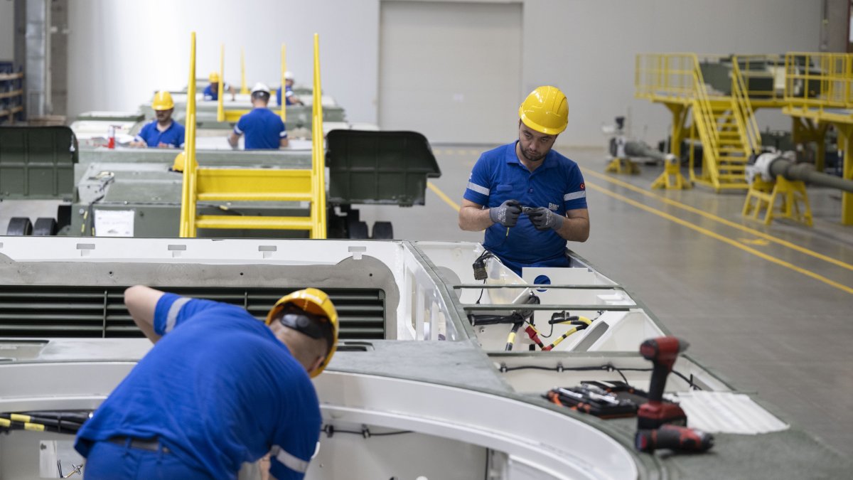 Technicians work on components at BMC&#039;s production facility, where mass production of Türkiye&#039;s indigenous Altay main battle tank is underway, Ankara, Türkiye, Sept. 4, 2025. (AA Photo)