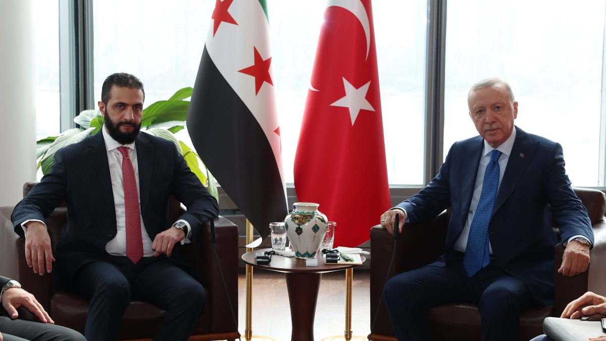 President Recep Tayyip Erdoğan holds a meeting with Syrian interim President Ahmed al-Sharaa at the Turkish House, New York, U.S., Sept. 24, 2025. (AA Photo)