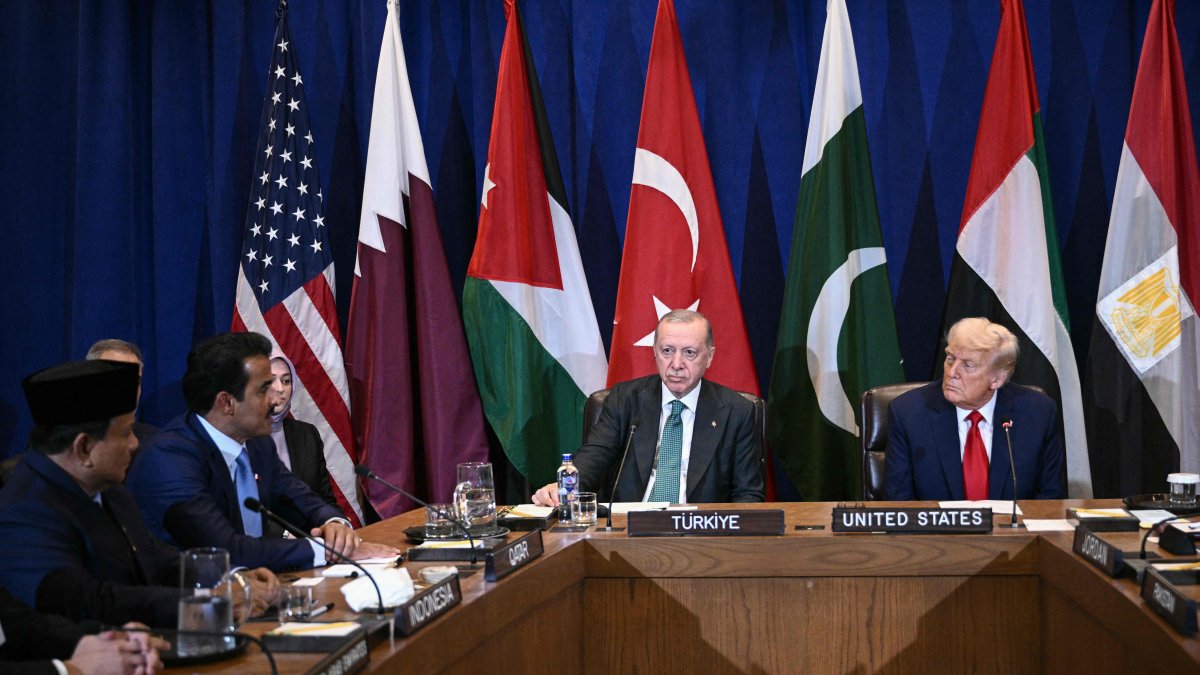 (L to R) Indonesia&#039;s President Prabowo Subianto, Qatar&#039;s Emir Sheikh Tamim bin Hamad Al Thani, President Recep Tayyip Erdoğan and U.S. President Donald Trump attend a multilateral meeting to discuss the situation in Gaza, on the sidelines of the UNGA, New York, U.S., Sept. 23, 2025. (AFP Photo)