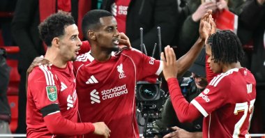 Liverpool&#039;s Alexander Isak (C) celebrates with teammates after scoring the opening goal of the English League Cup third round football match against Southampton at Anfield, Liverpool, U.K., Sept. 23, 2025. (AFP Photo)