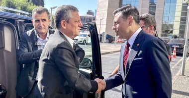CHP Chair Özgür Özel shakes hands with Istanbul provincial head Özgür Çelik, Istanbul, Türkiye, Sept. 22, 2025. (DHA Photo)