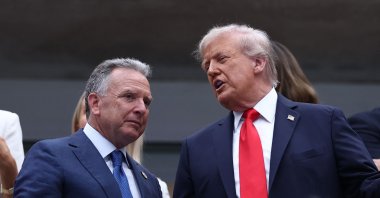 U.S. President Donald Trump speaks with special envoy Steve Witkoff as he attends the men&#039;s singles final tennis match between Spain’s Carlos Alcaraz and Italy’s Jannik Sinner on the last day of the U.S. Open tennis tournament at the USTA Billie Jean King National Tennis Center in New York City, Sept. 7, 2025. (AFP Photo)