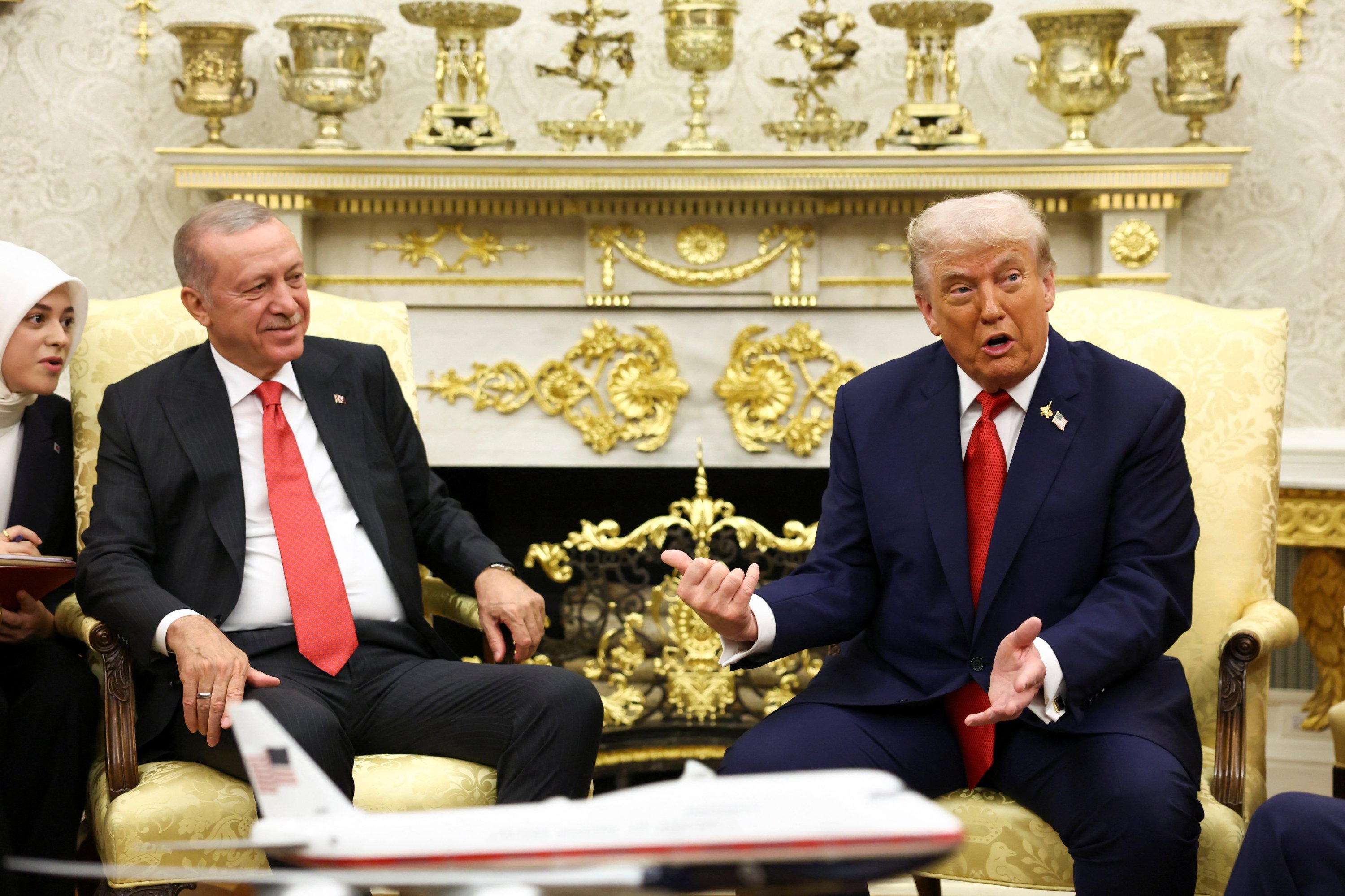 Trump nakazal možnost umika sankcij in prodaje lovskih letal Turčiji po srečanju z Erdoğanom