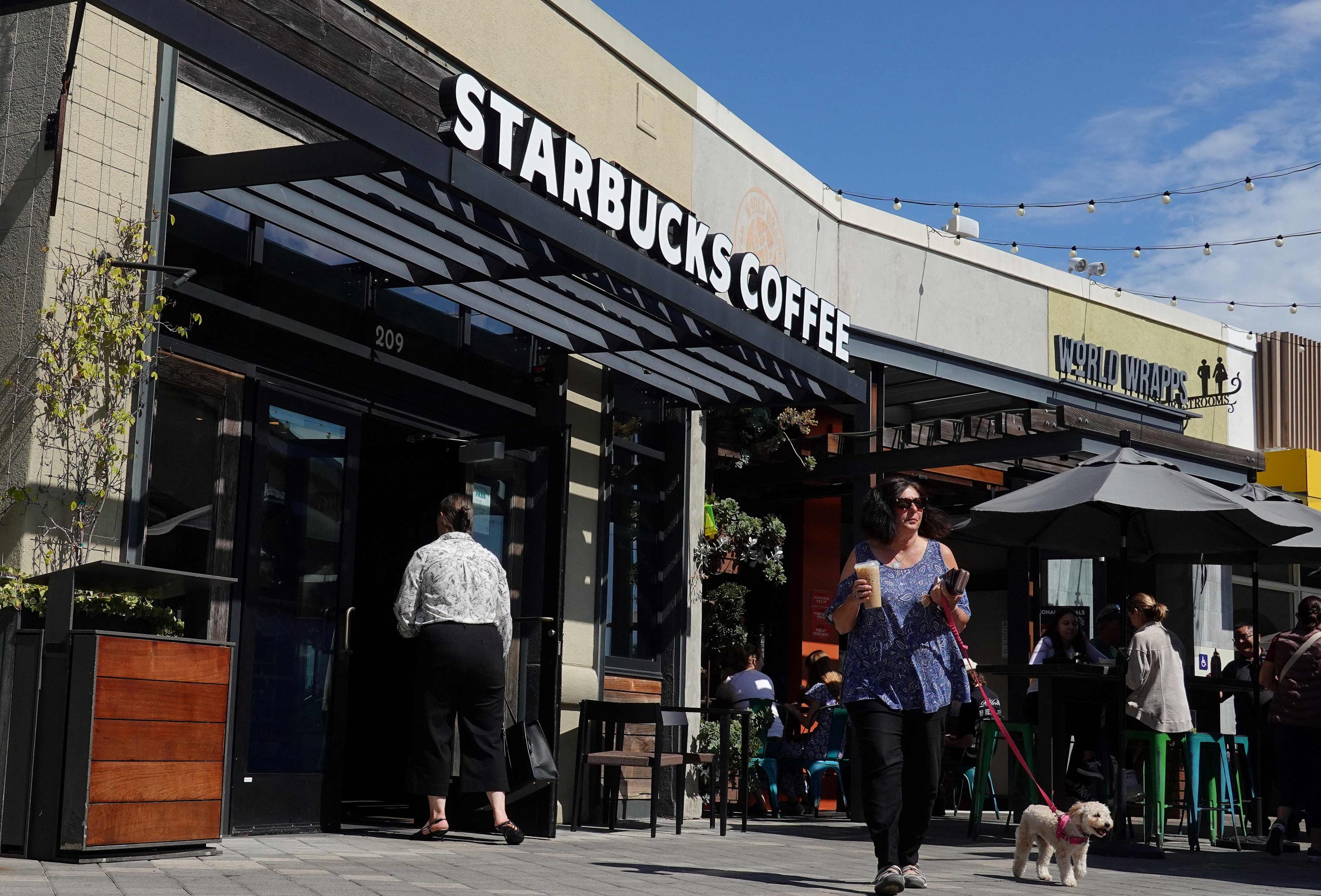 Starbucks to shut hundreds of stores, lay off 900 workers